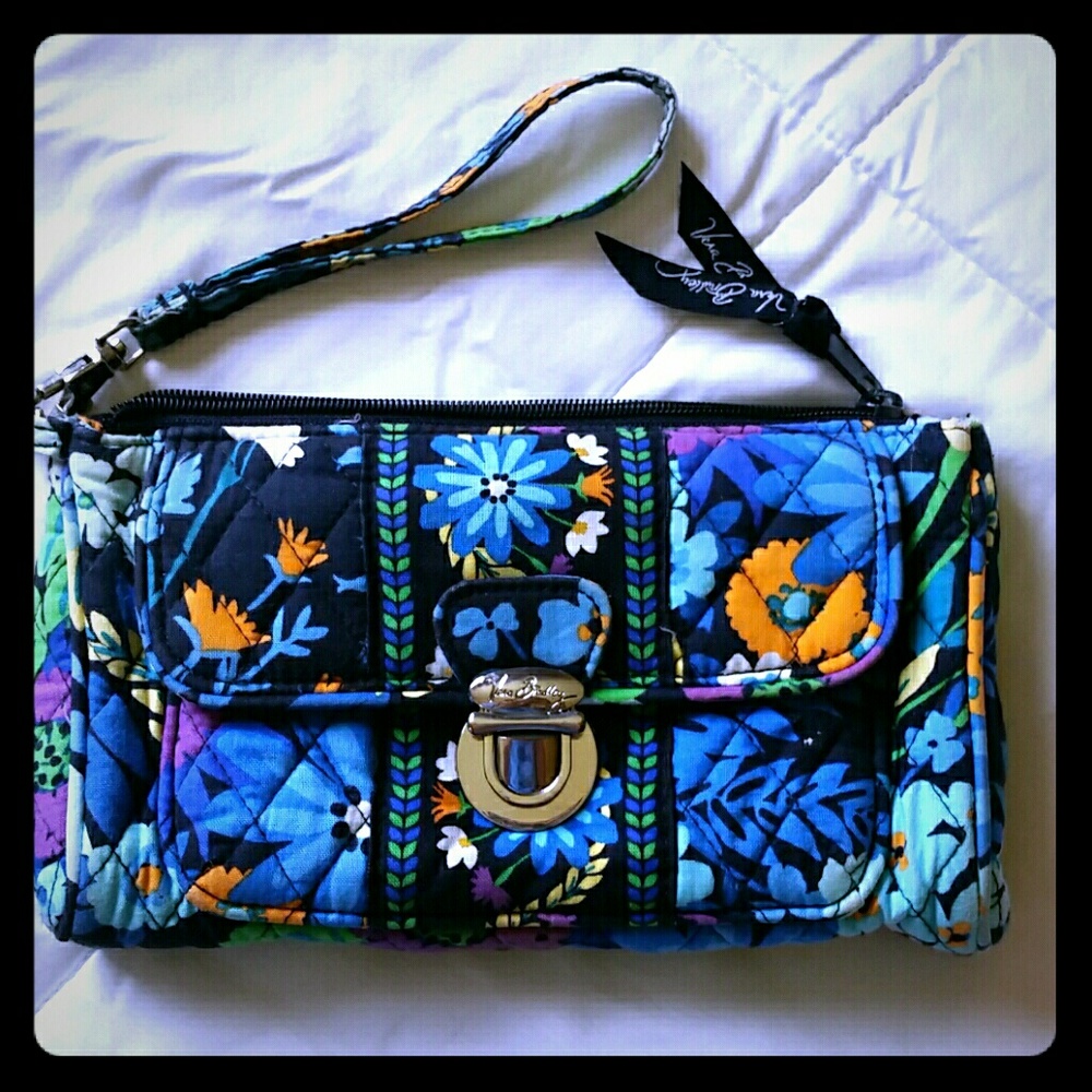 Wristlet wallet